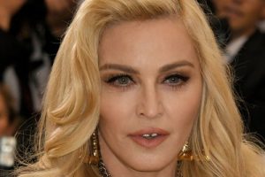 Madonna évoque sa « guérison miraculeuse » un an après avoir frôlé la mort
